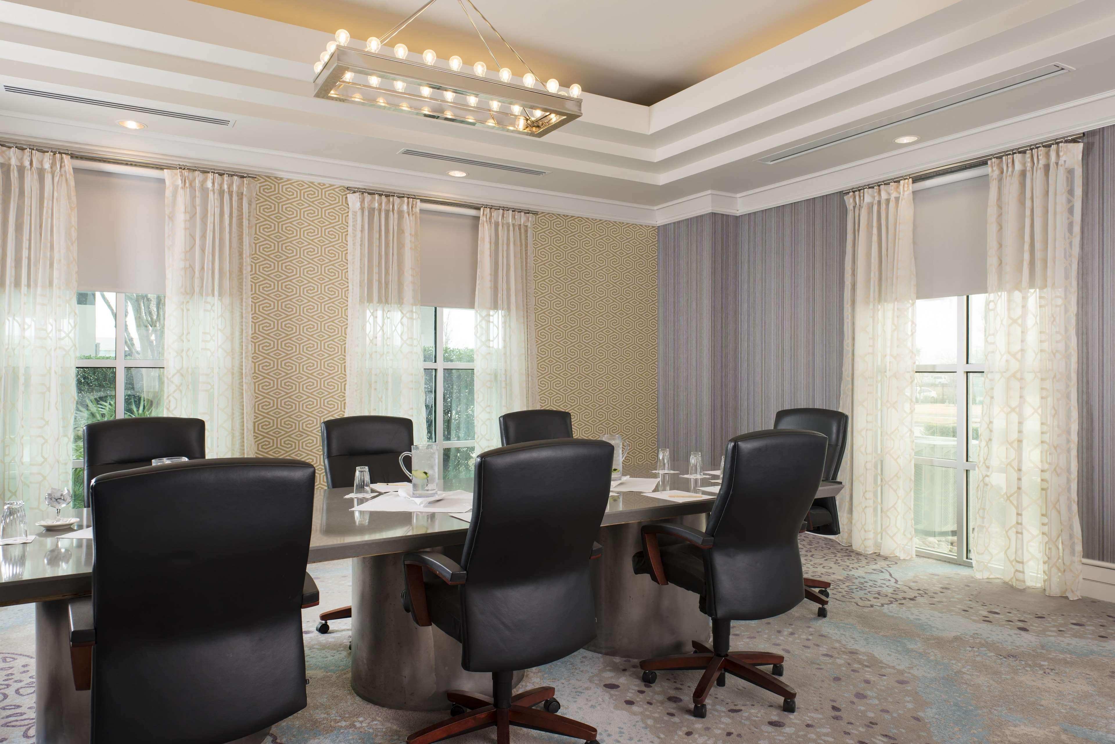 Doubletree By Hilton Hotel Dallas - Love Field Ngoại thất bức ảnh