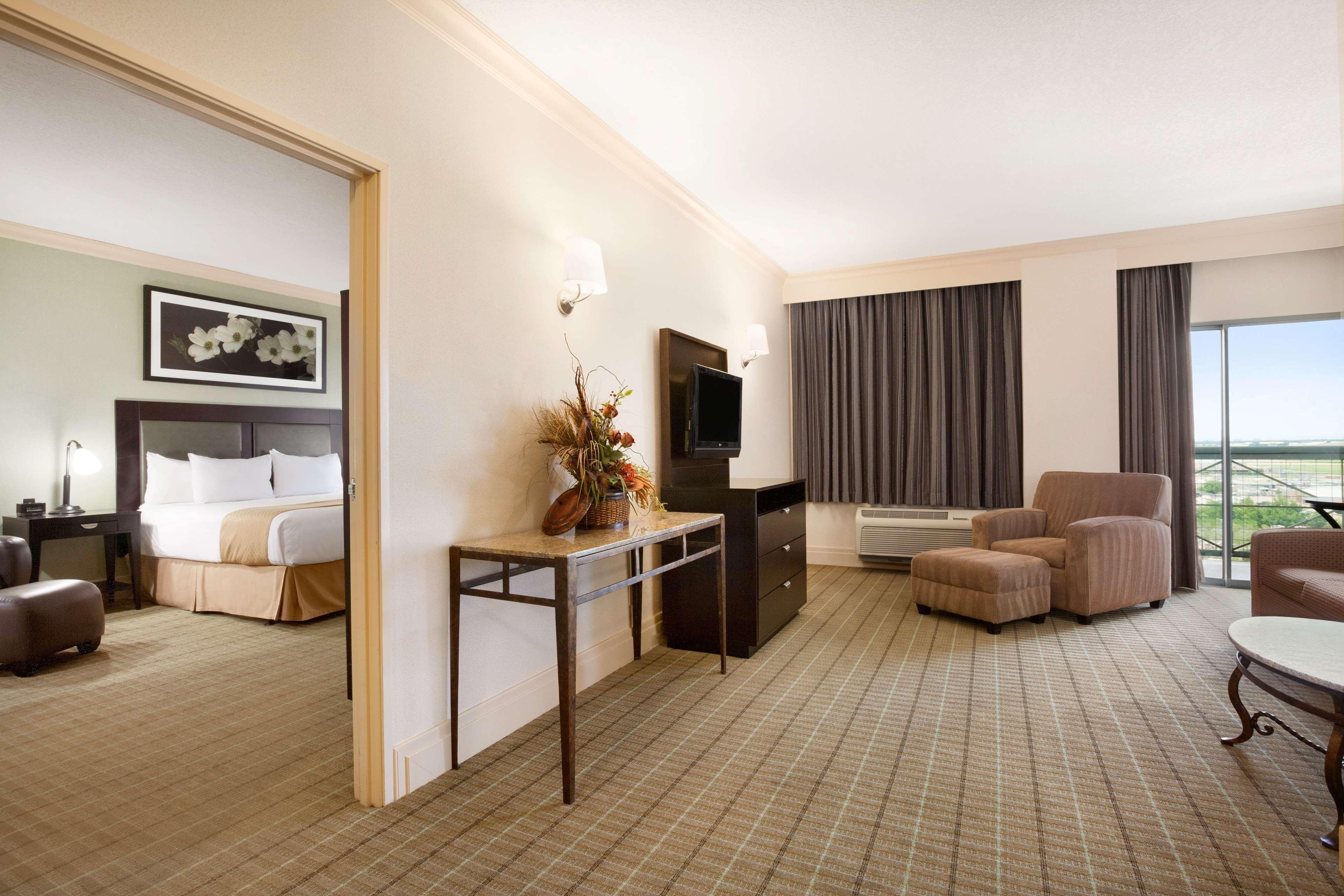 Doubletree By Hilton Hotel Dallas - Love Field Ngoại thất bức ảnh